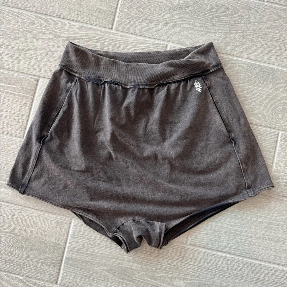 FREE PEOPLE FREE MOVEMENT Hot Shot Harem Shorts Size Medium GUC - Picture 5 of 7